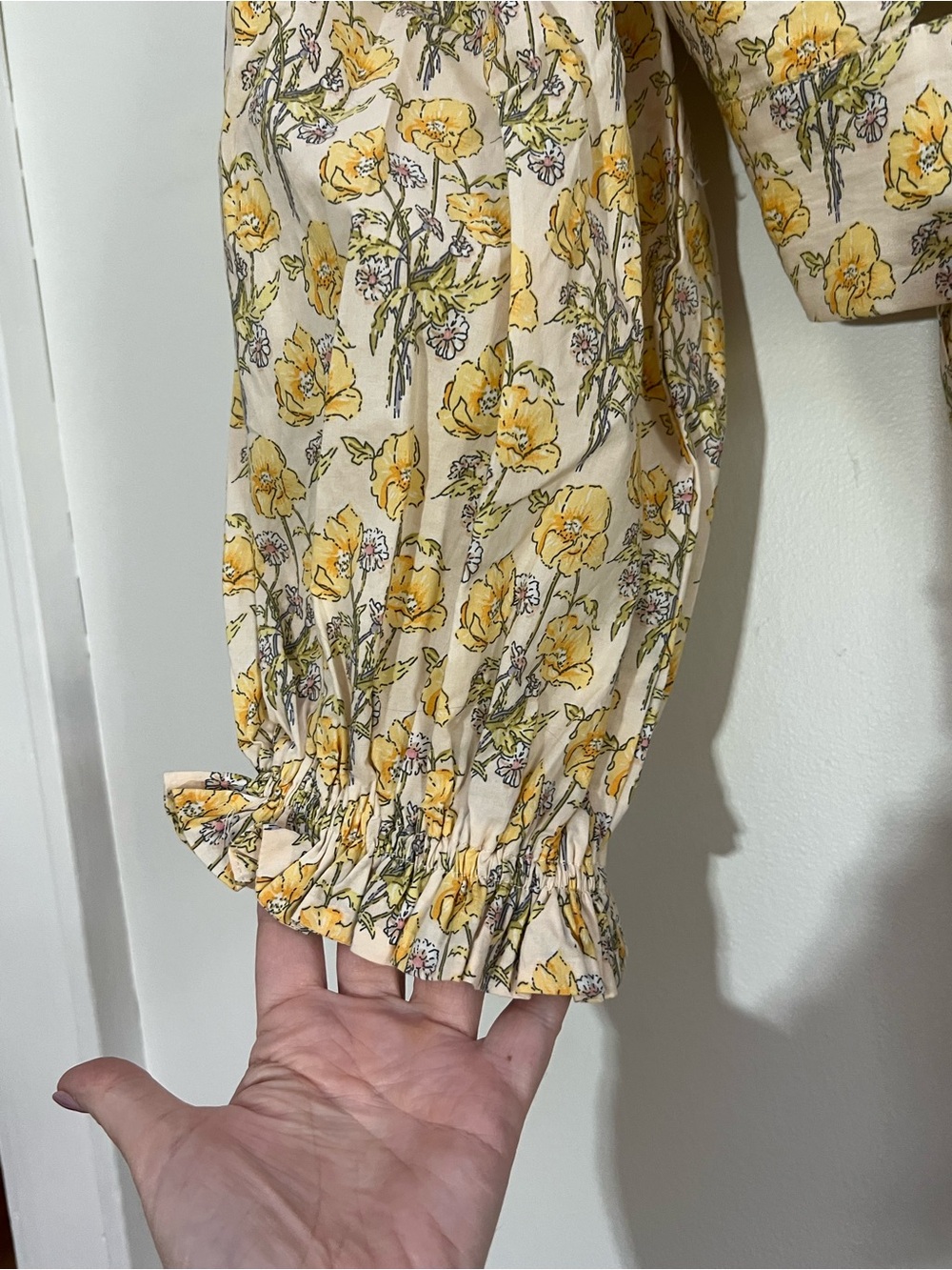 MABLE NWT Yellow Floral Puff Sleeve Cutout Tie Back Crop Top Size L Cottagecore - Picture 3 of 11